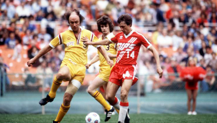 Johan Cruyff of the Los Angeles Aztec's before a match in Los